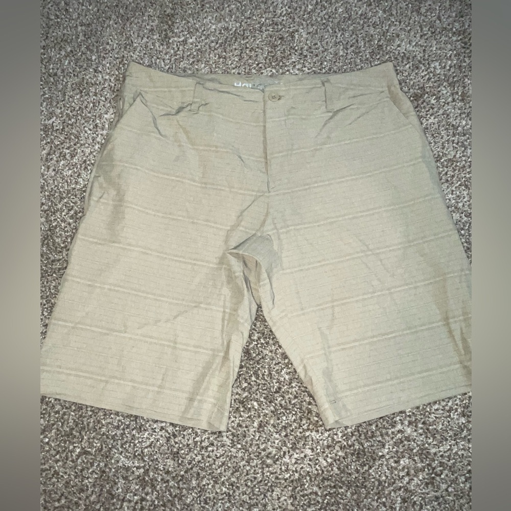 Men’s 34 shorts tan very comfy